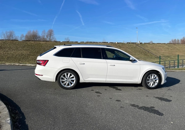 Skoda Superb cena 83000 przebieg: 142500, rok produkcji 2018 z Nysa małe 436